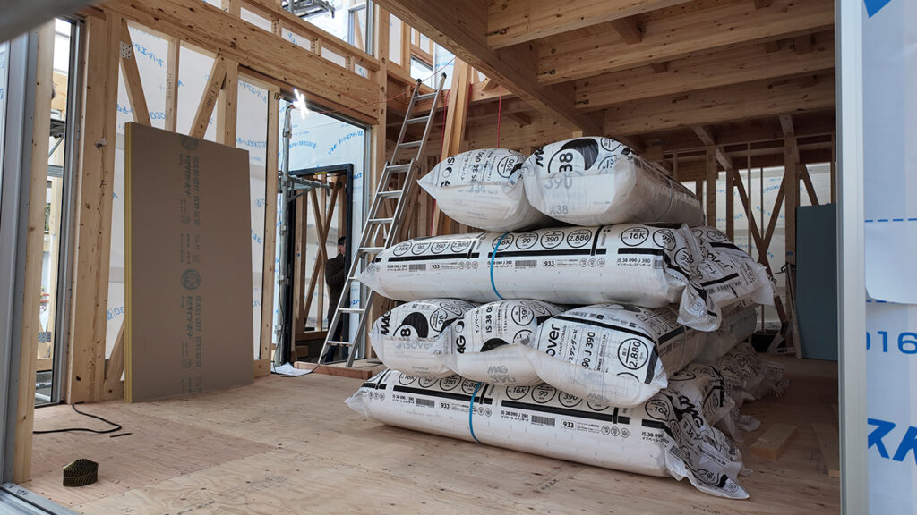 建築資材高騰、リフォーム、新築、工事、原油価格、材料費、物流コスト、職人不足