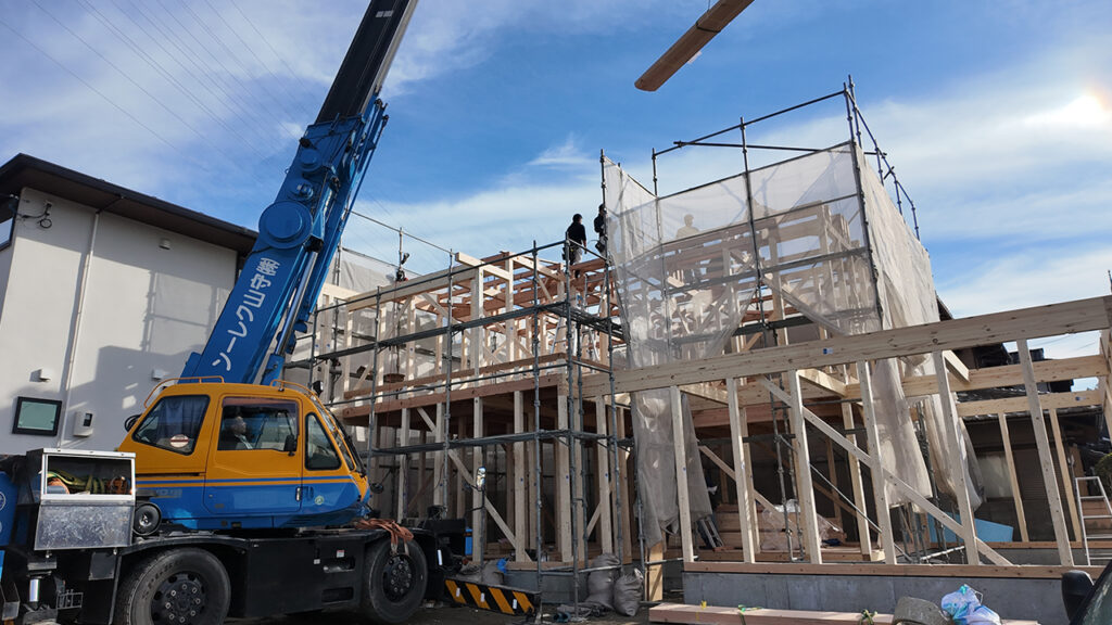 建築資材高騰、リフォーム、新築、工事、原油価格、材料費、物流コスト、職人不足