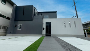 滋賀県大津市｜暮らしを優しく包み込む、スタイリッシュで機能美を追求した注文住宅が完成｜パティオ（中庭）×吹き抜けで暮らしを包み込むスタイリッシュな注文住宅｜デザイン住宅ならDesign 1st.