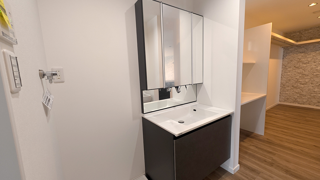 滋賀県大津市稲葉台の注文住宅、京都、注文住宅、工務店、建築士事務所、施工例、工事中、外構、土間、タイル、砂利、パティオ、外観