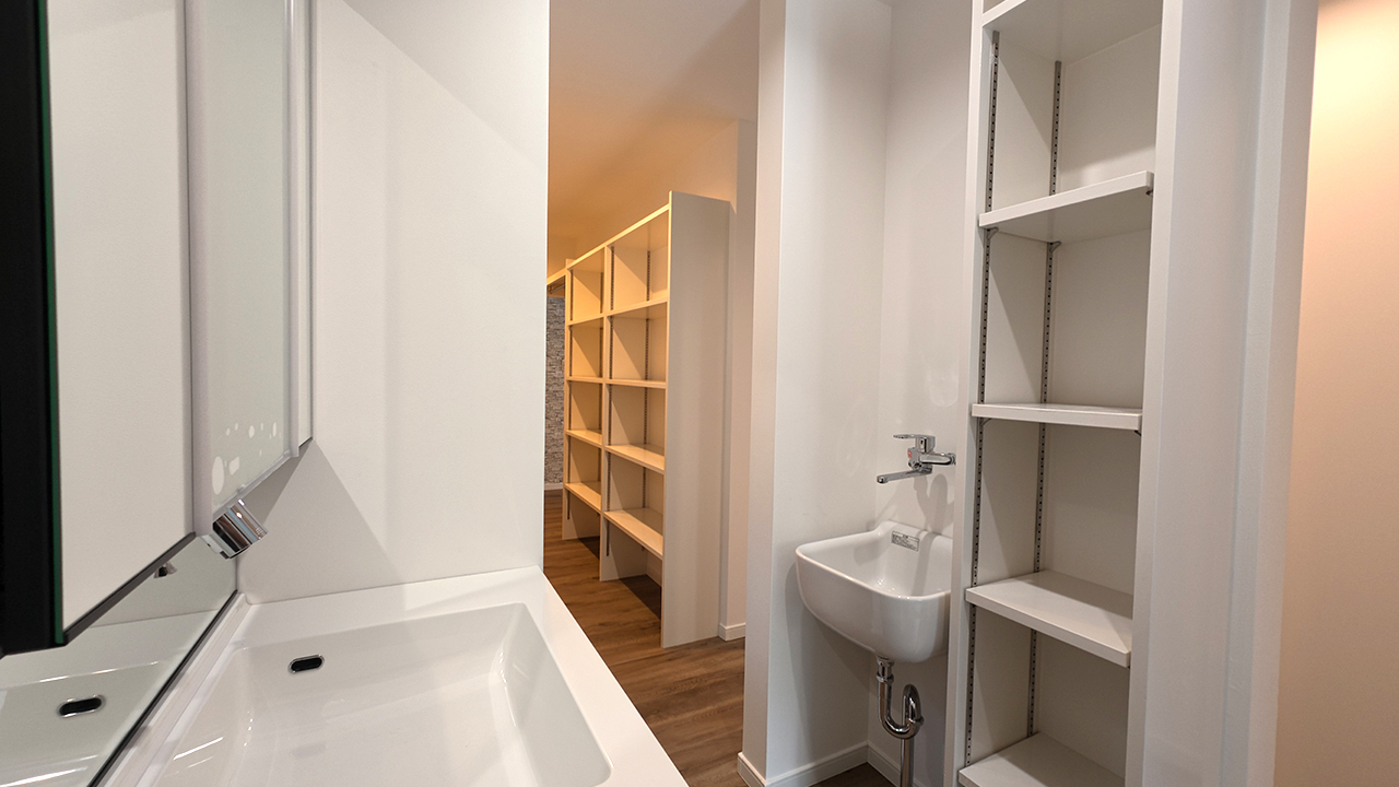 滋賀県大津市稲葉台の注文住宅、京都、注文住宅、工務店、建築士事務所、施工例、工事中、外構、土間、タイル、砂利、パティオ、外観