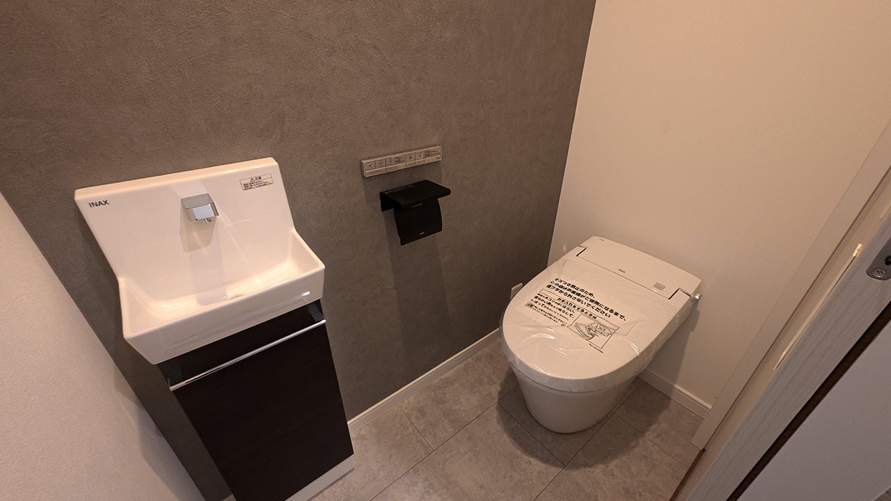 滋賀県大津市稲葉台の注文住宅、京都、注文住宅、工務店、建築士事務所、施工例、工事中、外構、土間、タイル、砂利、パティオ、外観