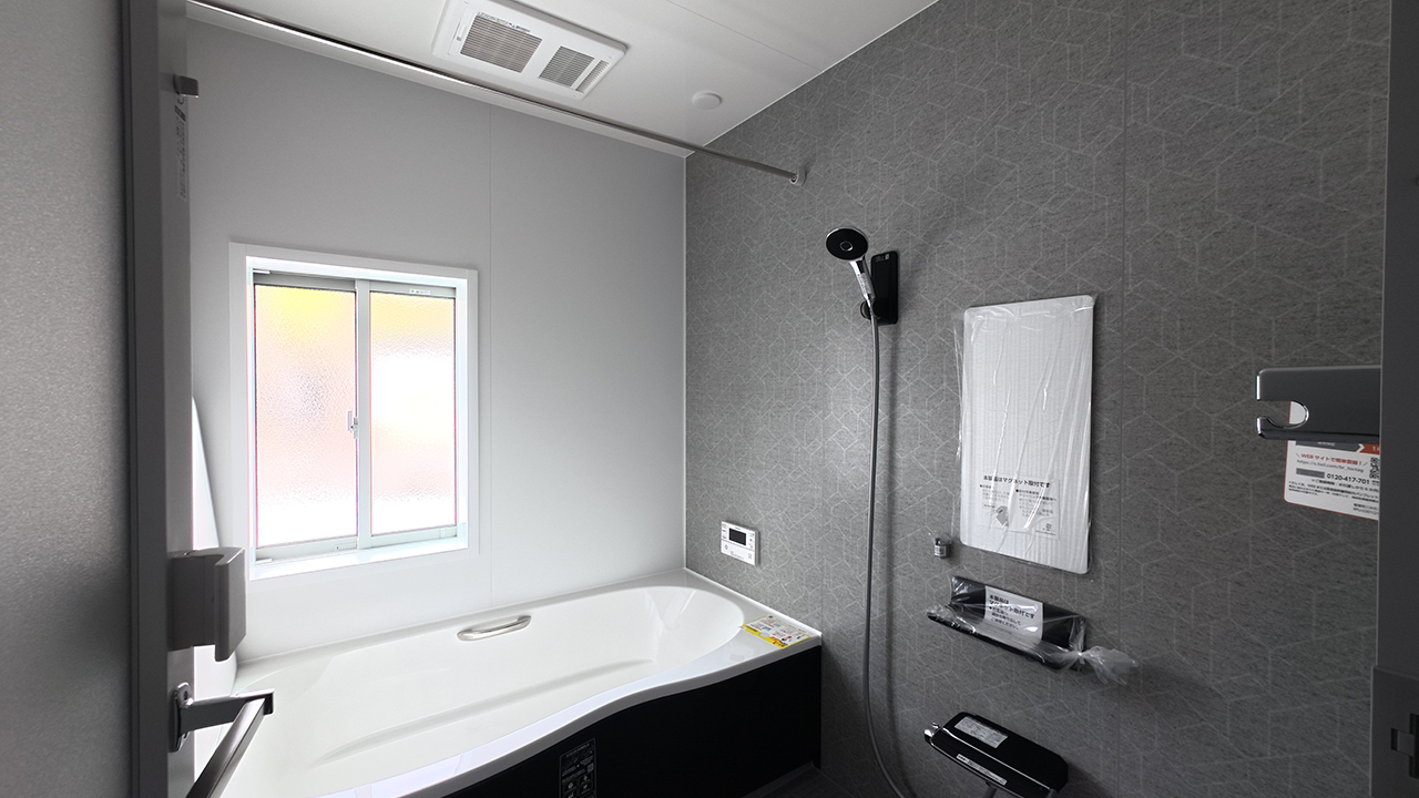 滋賀県大津市稲葉台の注文住宅、京都、注文住宅、工務店、建築士事務所、施工例、工事中、外構、土間、タイル、砂利、パティオ、外観