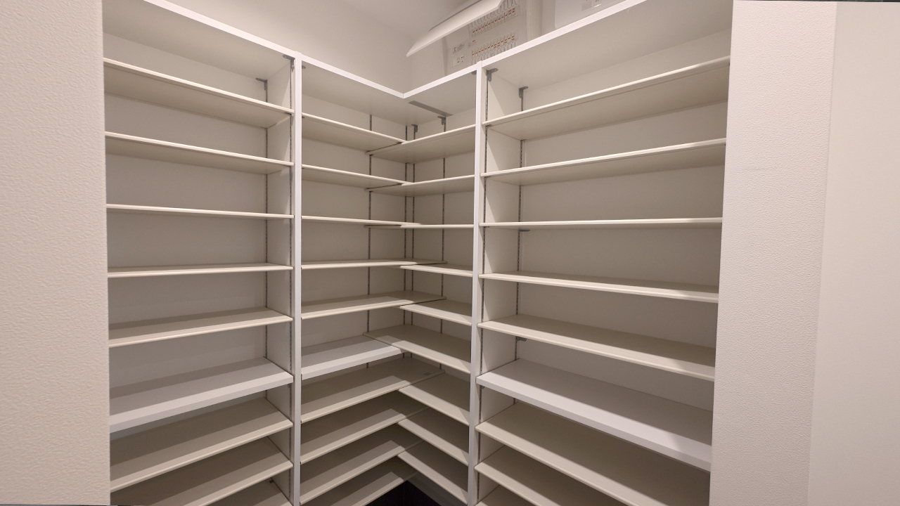 滋賀県大津市稲葉台の注文住宅、京都、注文住宅、工務店、建築士事務所、施工例、工事中、外構、土間、タイル、砂利、パティオ、外観