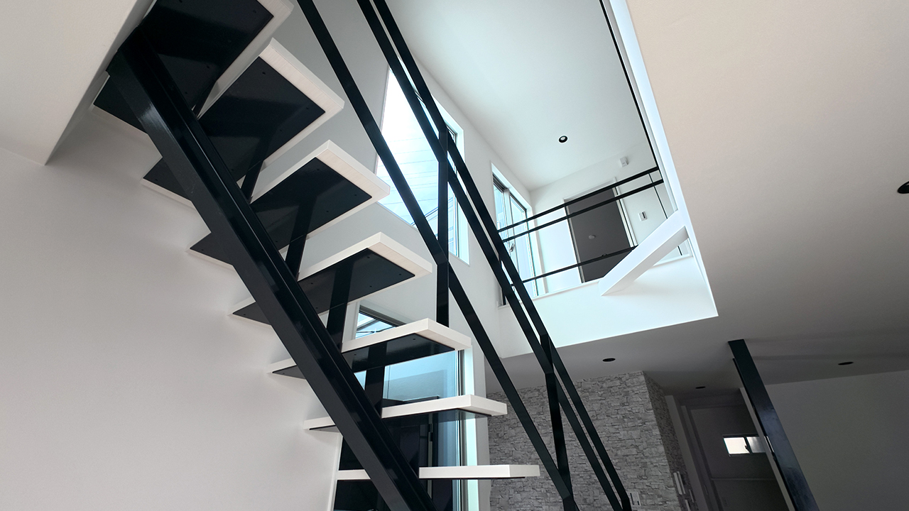 滋賀県大津市稲葉台の注文住宅、京都、注文住宅、工務店、建築士事務所、施工例、工事中、外構、土間、タイル、砂利、パティオ、外観