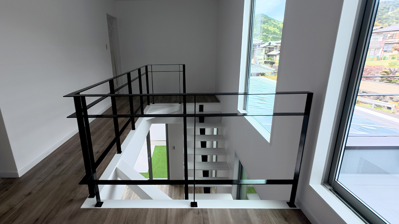 滋賀県大津市稲葉台の注文住宅、京都、注文住宅、工務店、建築士事務所、施工例、工事中、外構、土間、タイル、砂利、パティオ、外観