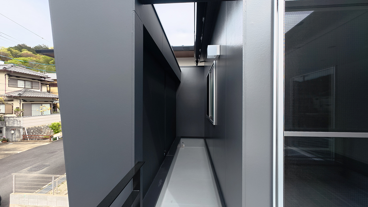 滋賀県大津市稲葉台の注文住宅、京都、注文住宅、工務店、建築士事務所、施工例、工事中、外構、土間、タイル、砂利、パティオ、バルコニー