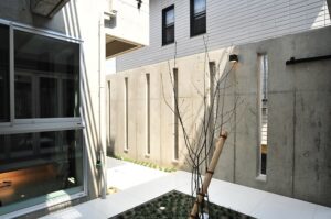 お客様の言葉に出来ない、表現しきれない思いを出来る限り正確に、目で見えるように表現し、形に変える手助けをさせて頂ければと常に思っております。夢を現実に近づけるお手伝いをさせて頂く事が私たちの仕事なのです。