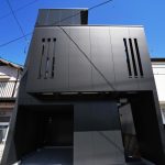 スリットを取り入れ採光効果のある外観