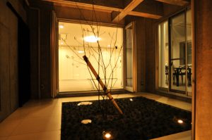 注文住宅の施工事例｜京都市北区上賀茂の鉄筋コンクリート打ちっぱなしのモダンな家 2